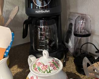 Nutri Bullet Coffee Machine and accessories
