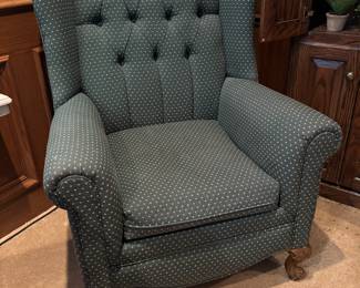 Nice Green Pindot wingback rolled tufted arm chair. Queen Ann Legs. Excellent condition