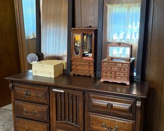 Vintage dresser with 2 mirrors