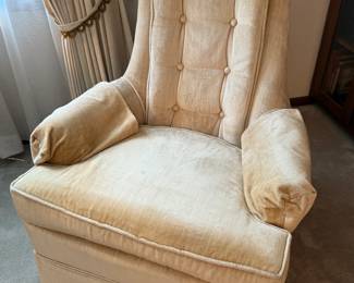 Vintage white velvet armchair (1 of 2)