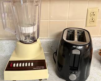 Vintage Hamilton Beach Scovill blender and imusa toaster