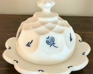 L.E. Smith Blue Delft Onion milk glass round butter dish