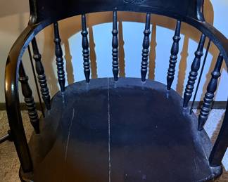 Colonial style captain's chair