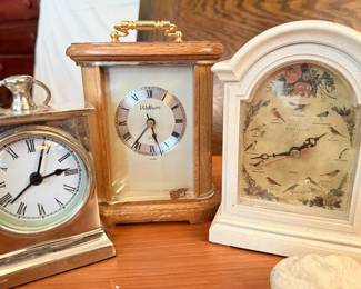 Assorted desk clocks