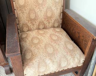 Vintage tiger oak cushioned chair