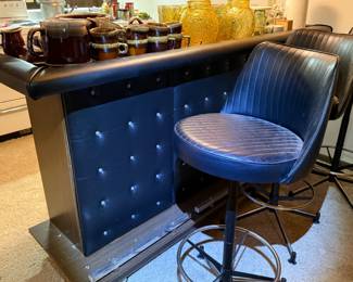 MCM bar with 3 swivel stools