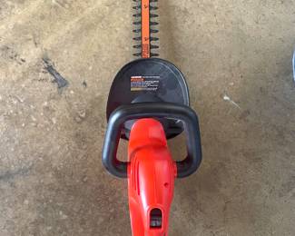 BLACK+DECKER electric hedge trimmer