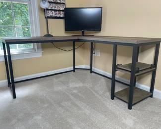 Corner desk