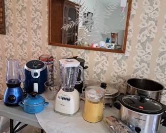 SMALL KITCHEN APPLIANCES