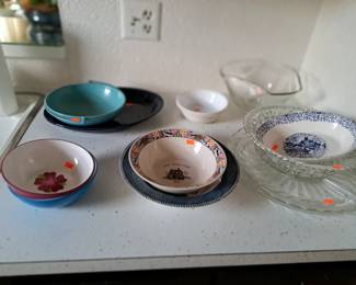 ASSORTMENT OF BOWLS
