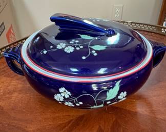vintage Hall China Sundial Covered Casserole dish in the "Blue Garden" pattern.