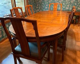 Walnut Dinning Room Table 6 chairs and 2 leafs