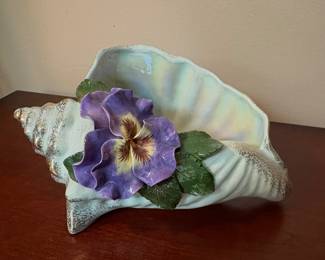 VINTAGE CERAMIC CONCH SEA SHELL PLANTER W PANSY FLOWER POTTERY ART CHINA DISH