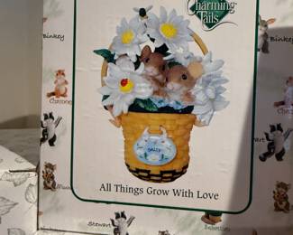 Charming Tails collectible figurine "All Things Grow with Love" 
