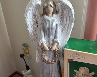 Vintage Angel Figurine Wreath 