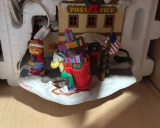 Jim Davis Garfield Post Office Christmas Village Scene 