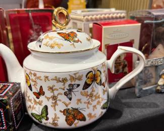 Butterfly Toile porcelain teapot 