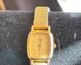 Seiko Women's Gold Tone Quartz Watch 