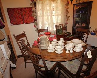 Oak Dining Table w/ Chairs