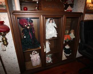 Display Cabinet with dolls
