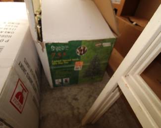 (2 )7.5' Christmas Trees