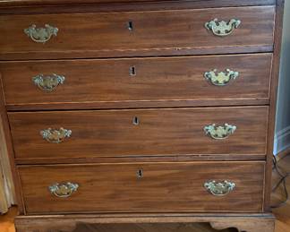 Another chest, lamps & decor