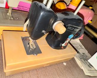 Holly Hobbit Sewing machine