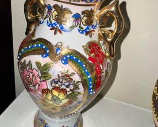 lovely!! Pair of urns