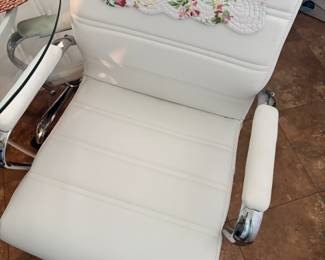 pretty midmodern style kitchen chairs with some wear