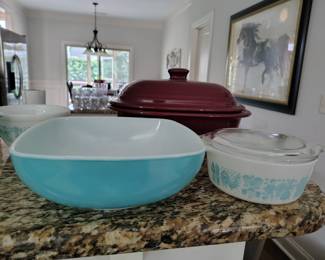 lots of vintage pyrex (see other pictures)