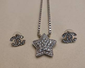 Chanel C earrings and star silver pendant.