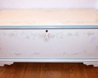 Vintage Lane Cedar Chest (See Next Pic)