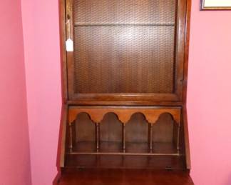 Small Scale Curio/Desk 