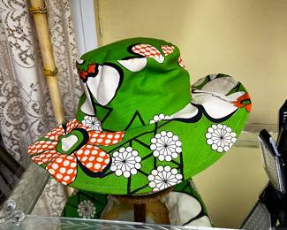 1970s flower child bucket hat