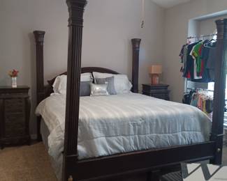 Gorgeous 4 post king size bed.