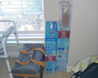 Cat cattier and litter materials.