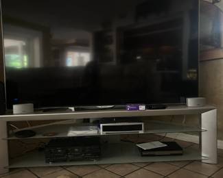  XL Flatscreen TV / Smart