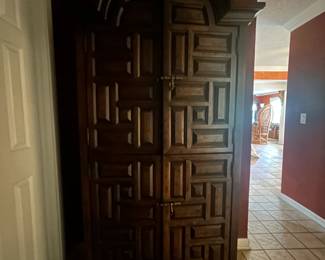 XL Old World Mens Wardrobe. Solid Wood (HEAVY)