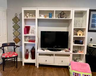 SHELVES, ACCENT CHAIR