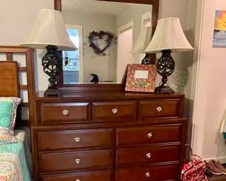 DRESSER, LAMPS
