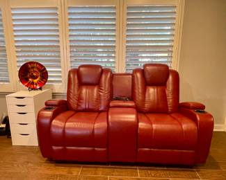 LIKE NEW KINGVALE COURT RED DOUBLE POWER RECLINING CONSOLE LOVESEAT PURCHASED 12/24
