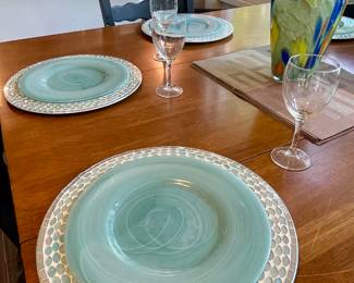6-PIER 1 MOSAIC TILE CHARGERS, 6-PIER 1 ALABASTER SWIRL GLASS DINNER PLATES, MURANO GLASS VASE