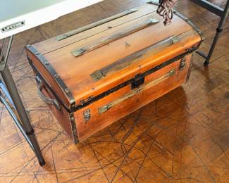 VINTAGE TRUNK
