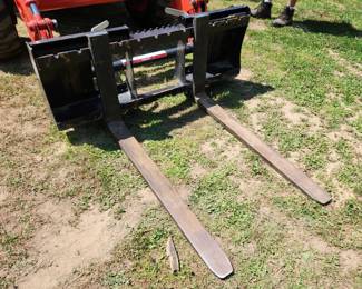 551.HLA 1200lb. pallet fork tractor attachment
