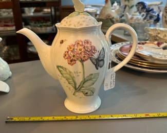 R99 - $15. Lenox Butterfly Meadow Coffee Pot. 