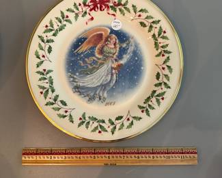 R76 - $20. 2003 Lenox Annual Holiday Collector Plate. 10.5" round. 