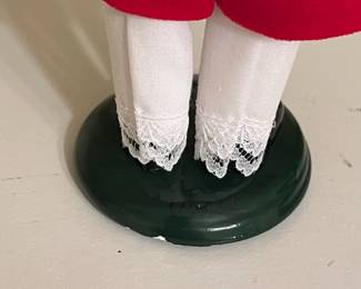 A26 - $25. Byers' Choice Caroler. 9.5"T