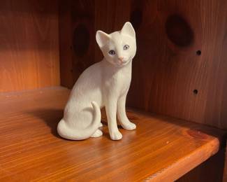 R45 - $10. Lenox White Cat. 