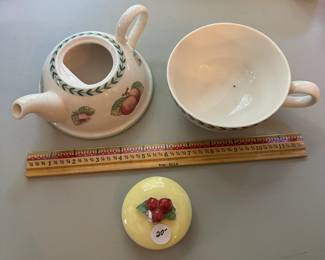 R74 - $20. Villeroy & Boch Teapot & Cup. 