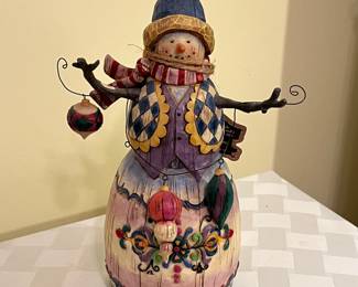A16 - $25. Jim Shore Heartwood Creek Snowman 2003. 10.5"T